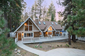 Hartwood by AvantStay Cozy Big Bear Abode w Spacious Deck Stone Fireplace